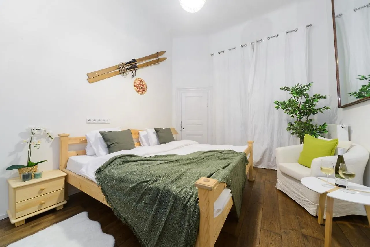 Spacious Apartment Near Wenceslas Square With Master Bed Praga