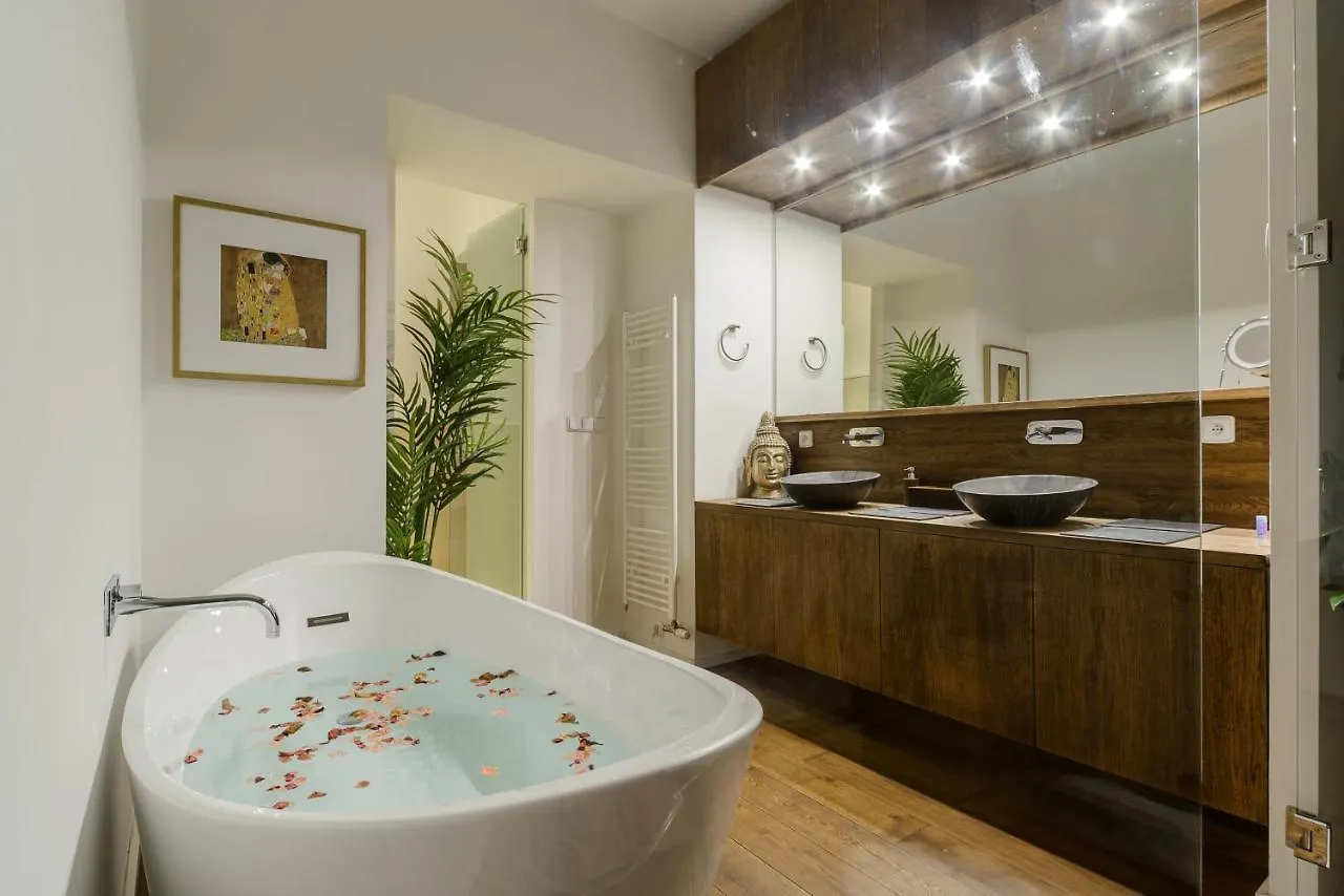 Spacious Apartment Near Wenceslas Square With Master Bed Praga