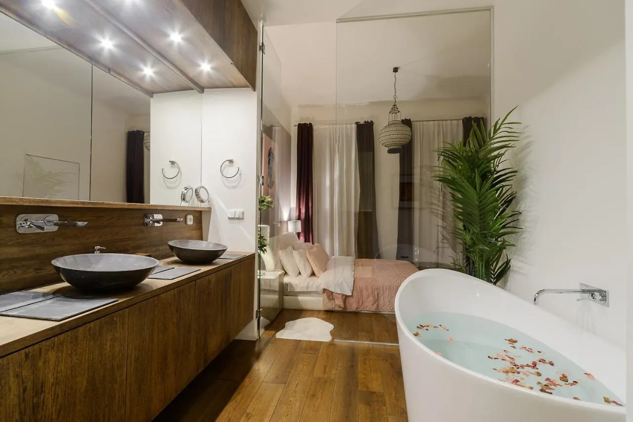 Spacious Apartment Near Wenceslas Square With Master Bed Praga