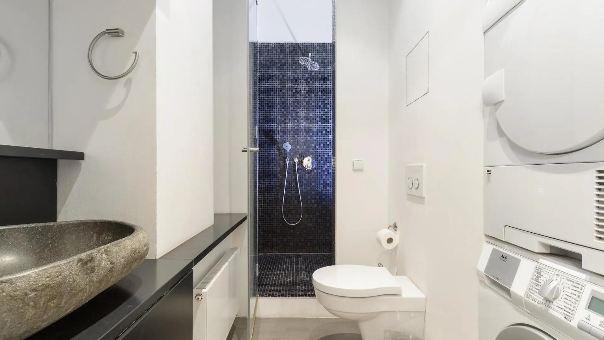 Spacious Apartment Near Wenceslas Square With Master Bed Praga